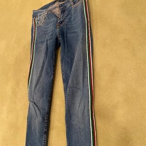 Cute pair of barely worn Zara jeans